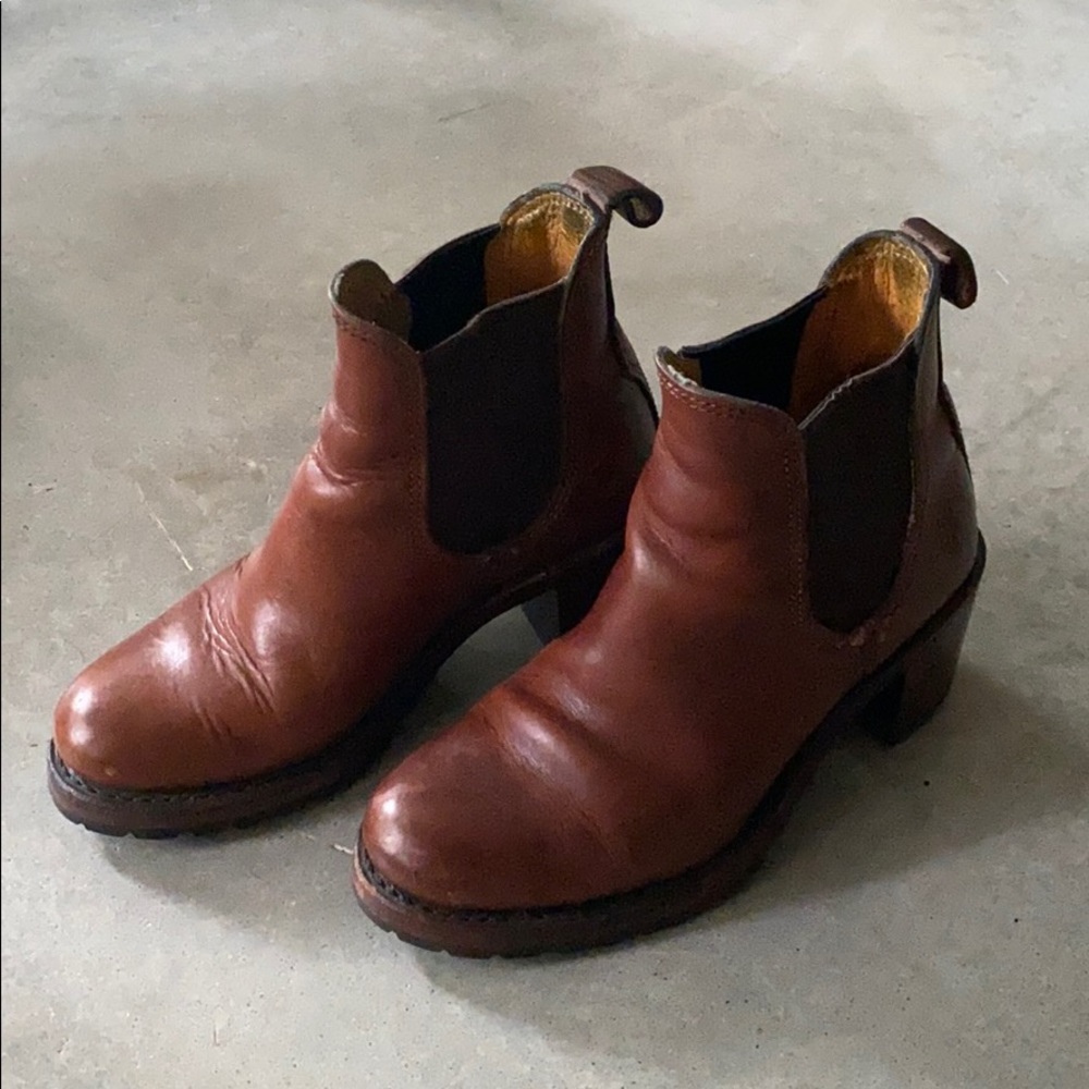FRYE Sabrina Chelsea Boots